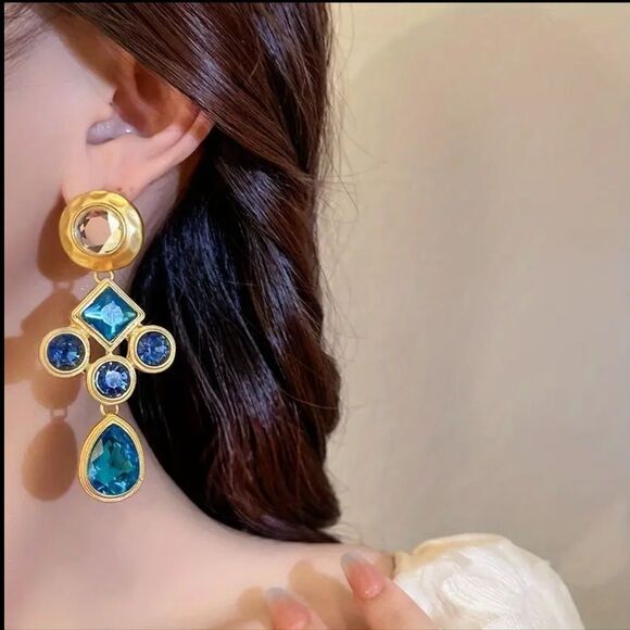 Blue Glass Crystal Matte Gold Tone Large Statement Earrings NWT - Picture 5 of 5